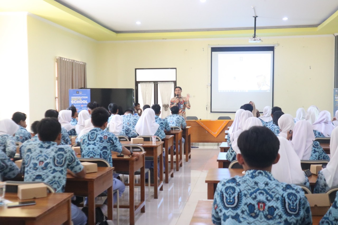 Kantor Imigrasi Pati Bikin Heboh di SMA Negeri 1 Pati